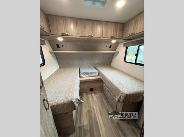 Used 2022 Winnebago Industries Towables Minnie 2327TB image 7