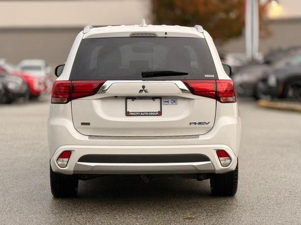 2018 Mitsubishi Outlander PHEV SE Touring - No Accidents, Heated Steering Wheel image 7