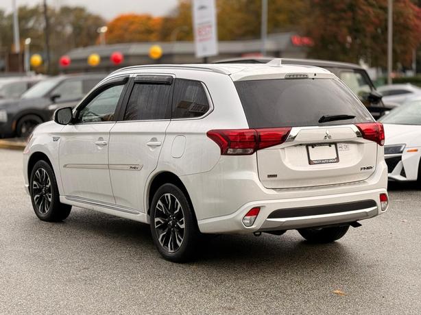 2018 Mitsubishi Outlander PHEV SE Touring - No Accidents, Heated Steering Wheel image 8