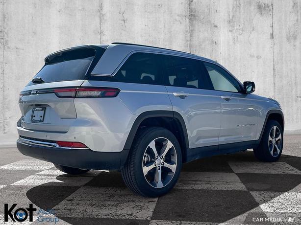 2023 Jeep Grand Cherokee 4xe DEMO CLEAROUT | SAVE OVER $36,000! | 2 Sets of Tire image 5