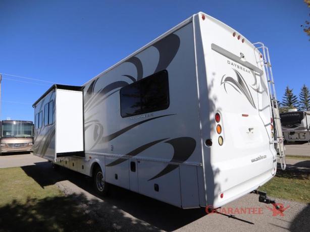 Used 2012 Thor Motor Coach Daybreak 34SS image 4