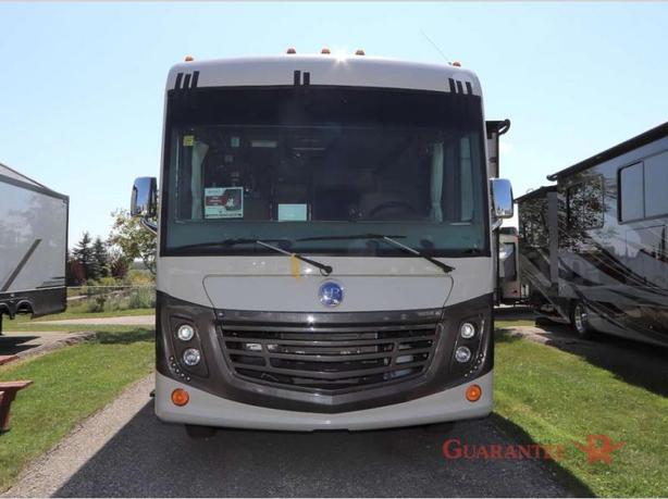 Used 2018 Holiday Rambler Admiral 31B image 2