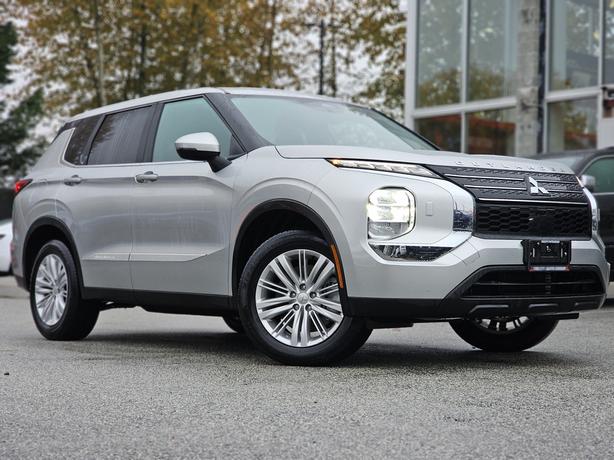 2024 Mitsubishi Outlander ES - Heated Seats, Apple Carplay/Android Auto image 3