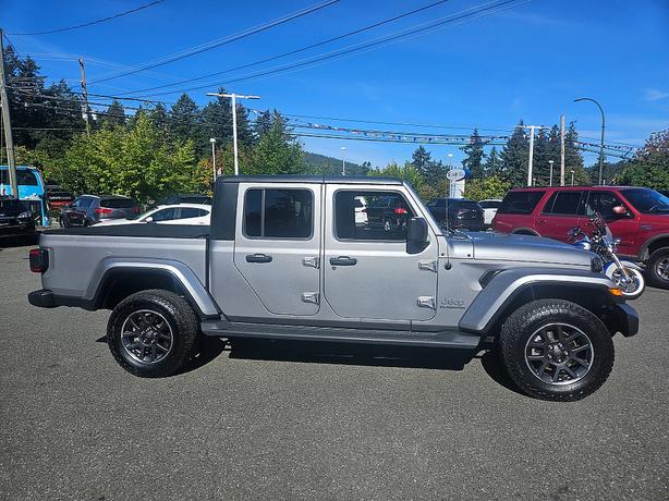 2020 Jeep  Gladiator Overland image 2