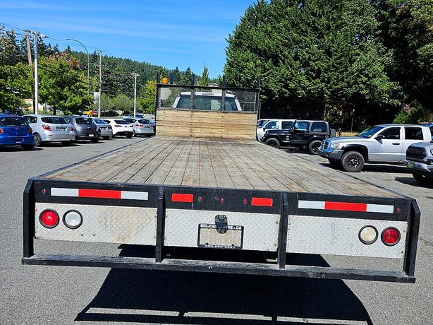 2015 Ford  Super Duty F-750 Straight Frame XLT Flat Deck image 3