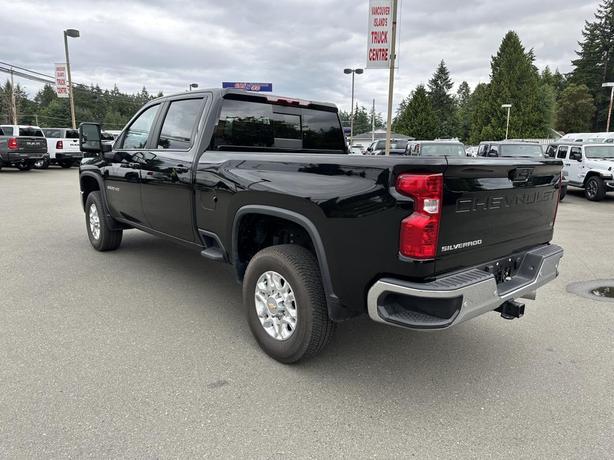 2024 Chevrolet Silverado 3500 LT image 3