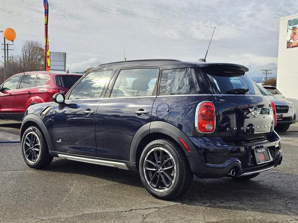 2015 MINI Countryman ALL4 4dr S image 4