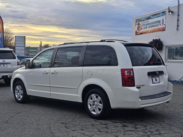 2010 Dodge Grand Caravan 4dr Wgn SE image 4