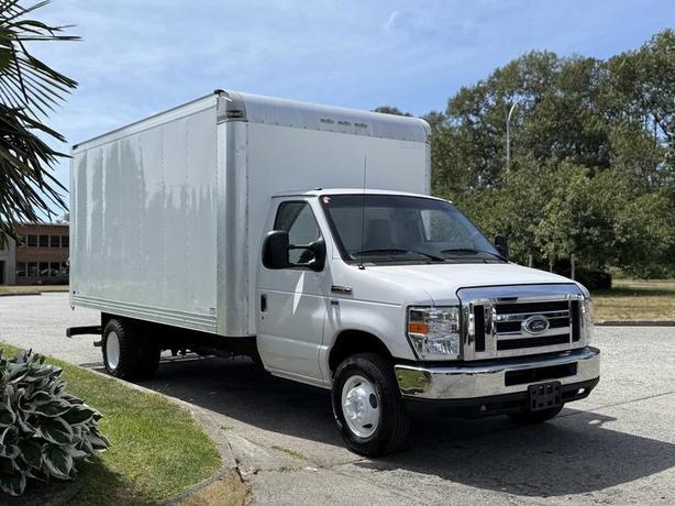 2018 Ford E-450 XL Super Duty 16 Foot Cube Van image 1