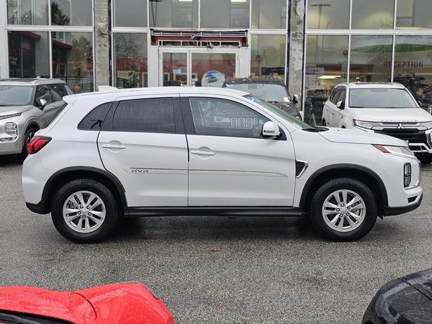 2023 Mitsubishi RVR SE AWC image 4