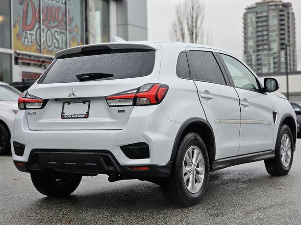 2023 Mitsubishi RVR SE AWC image 5