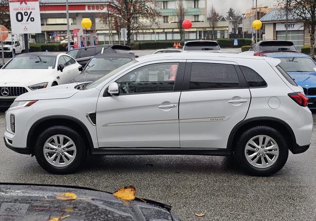 2023 Mitsubishi RVR SE AWC image 8