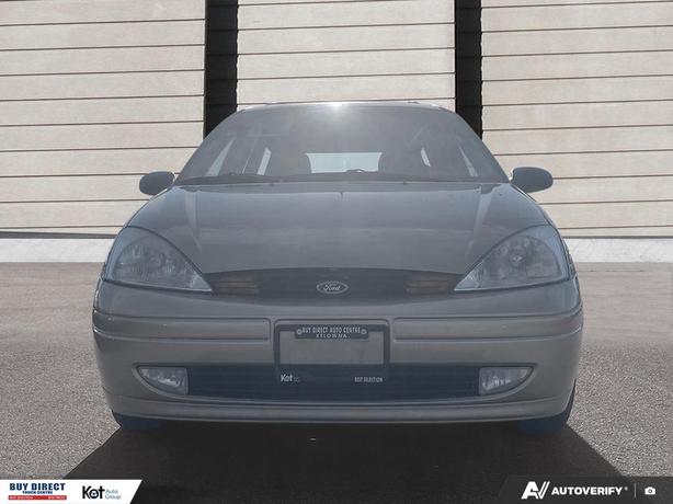 2002 Ford Focus SE AUTO, GREY FABRIC SEATS, AUTO LOCKS AND WINDOWS, W/ AFTER MAR image 2