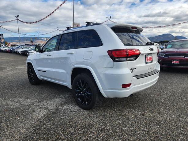 2020 Jeep Grand Cherokee Altitude | Loaded! | Power Sunroof | Remote Keyless Ent image 4