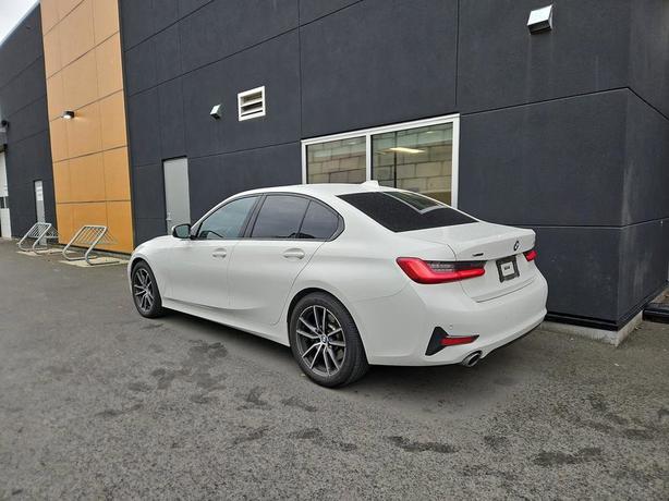 2019 BMW 3 Series 330i xDrive | Heated Seats! image 4