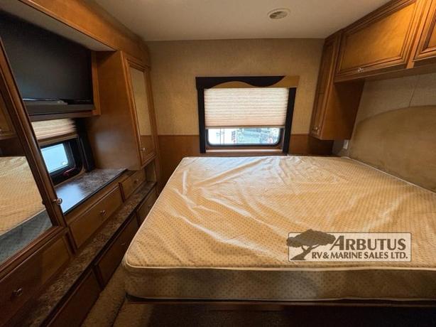 Used 2013 Newmar Bay Star Sport 3310 image 8