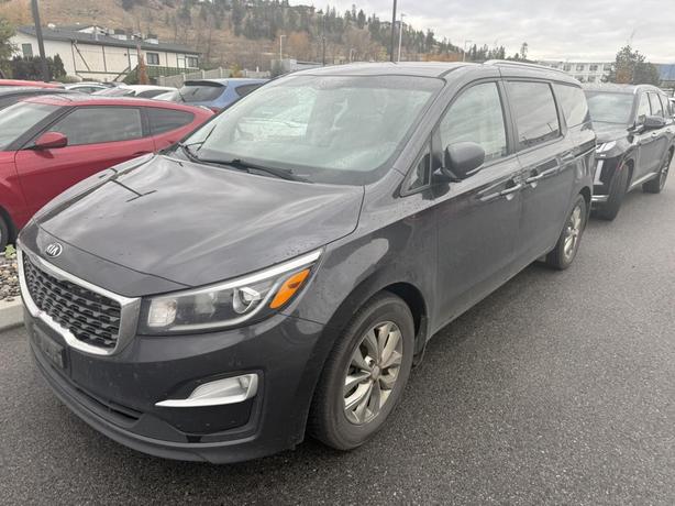2020 Kia Sedona LX ! REAR PARKING SENSORS! BACKUP CAMERA! NO ACCIDENT! image 2