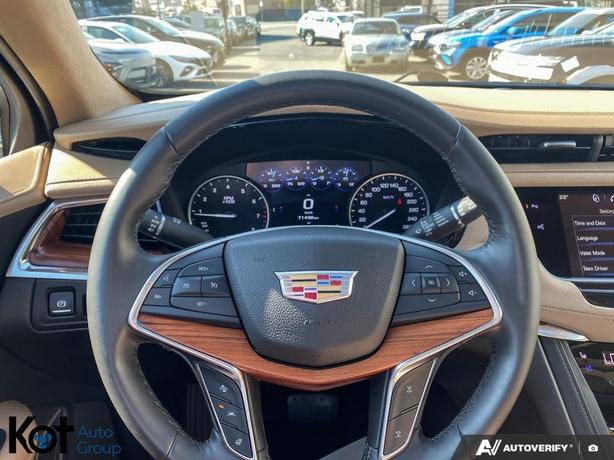 2017 Cadillac XT5 Platinum Awd LEATHER INTERIOR! PANORAMIC SUNROOF! HEATED & VEN image 7