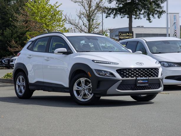 2023 Hyundai Kona Preferred - AWD, No Accidents, Heated Seats image 4