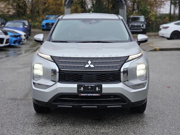 2024 Mitsubishi Outlander ES - Heated Seats, Apple Carplay/Android Auto image 2