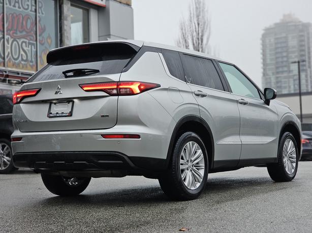 2024 Mitsubishi Outlander ES - Heated Seats, Apple Carplay/Android Auto image 5