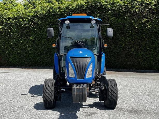 2018 New Holland Boomer 45 Farm Tractor 4WD Diesel image 2