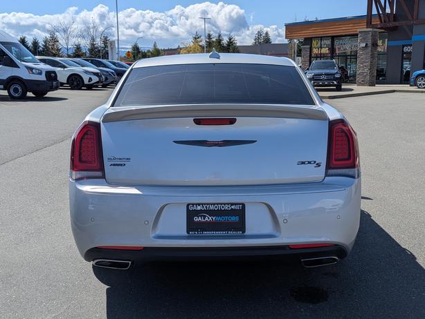 2022 Chrysler 300 S - AWD, Sunroof, Leather, Heated Seats image 7