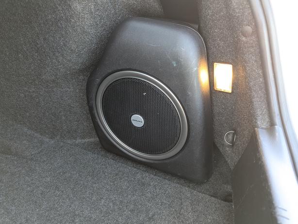 2022 Chrysler 300 S - AWD, Sunroof, Leather, Heated Seats image 8