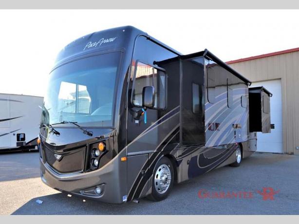 Used 2019 Fleetwood RV Pace Arrow 33D image 3