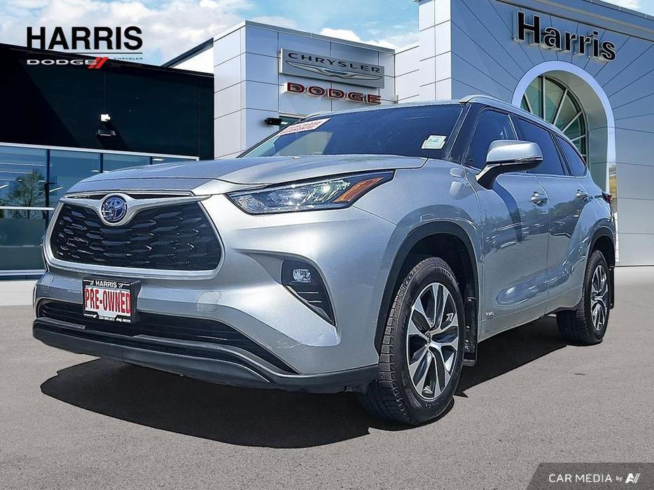 2022 Toyota Highlander Hybrid XLE AWD | Adaptive Cruise Control! display photo