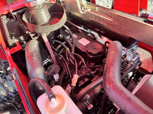 2024 Mahindra 1600 Series 1626 HST image 8