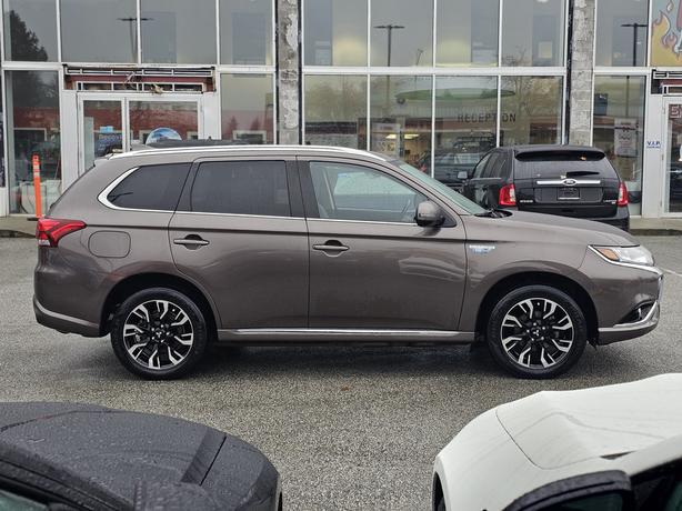 2018 Mitsubishi Outlander PHEV SE Touring - Sunroof, Leather, Heated Steering image 4