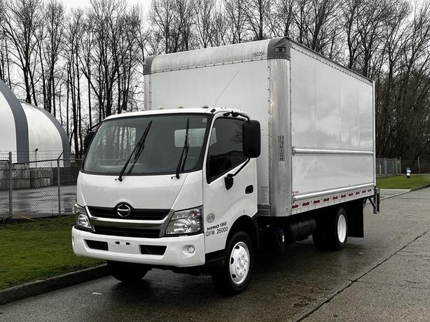2018 Hino 195 16 Foot Cube Van 3-Seater Diesel with Power Lift Tailgate image 4