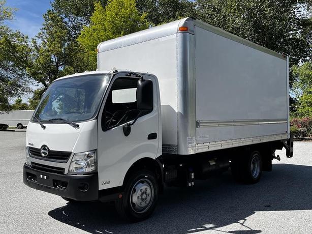 2018 Hino 195 16 Foot Cube Van With Power Tailgate 3 Seater Diesel image 4