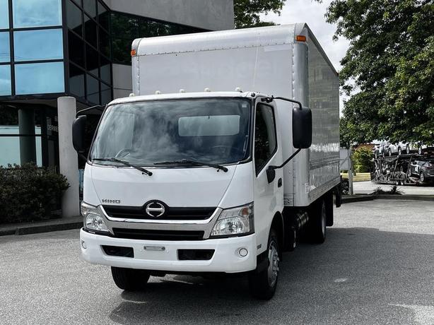 2018 Hino 195 16 Foot Cube Van with Power Tailgate image 4