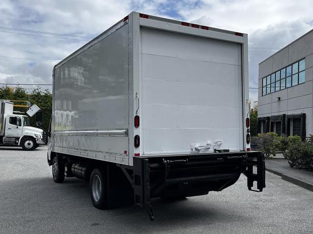 2018 Hino 195 16 Foot Cube Van with Power Tailgate image 7