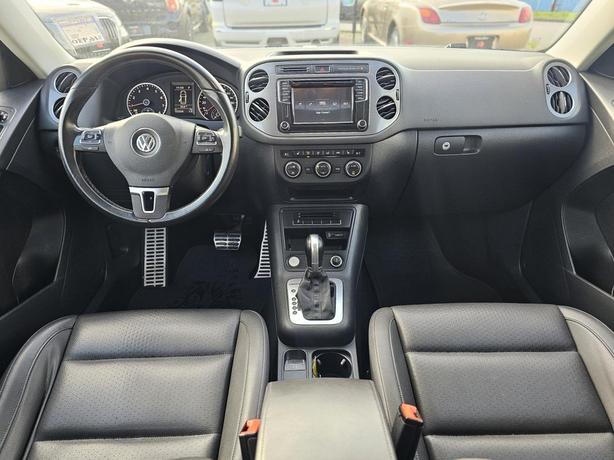2017 Volkswagen Tiguan 4MOTION 4dr Wolfsburg Edition image 5