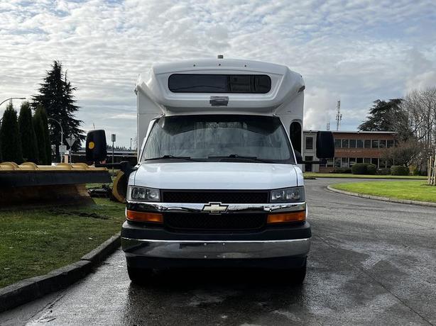 2017 Chevrolet Express G4500 22 Passenger Bus With Wheelchair Ramp Off Road Use  image 3
