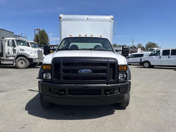2008 Ford F-450 SD 12 Foot Cube Van 2WD Diesel Rear Shelving work area image 8