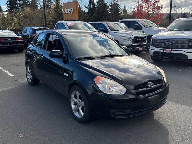 2010 Hyundai Accent | Cruise Control! image 3