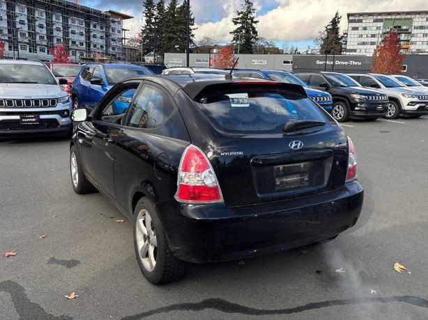 2010 Hyundai Accent | Cruise Control! image 5