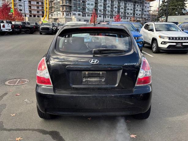 2010 Hyundai Accent | Cruise Control! image 6