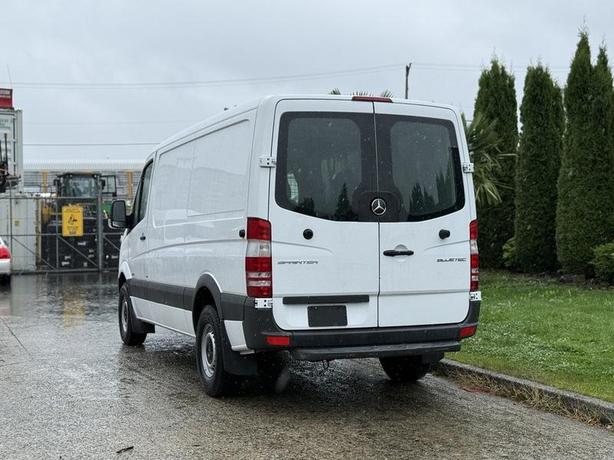2016 Mercedes-Benz Sprinter 2500 Cargo Van Diesel image 7