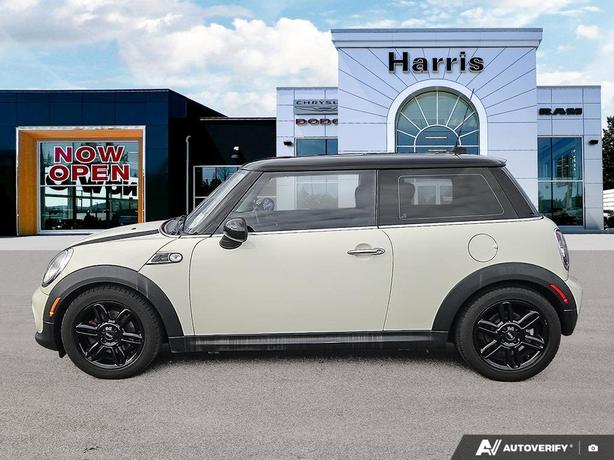 2013 MINI Cooper Hardtop | No Reported Accidents! image 3