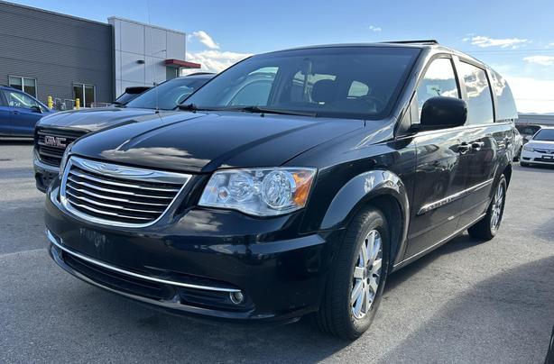2014 Chrysler Town & Country Touring AUTO, THREE ROWS, FABRIC SEATS, HEAT AND AC image 1