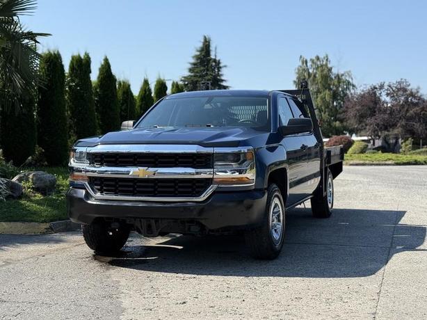 2017 Chevrolet Silverado 1500 Flat Deck  6 feet 8 inches Crew Cab 2WD image 4