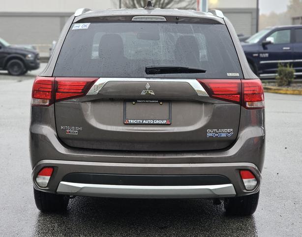 2018 Mitsubishi Outlander PHEV SE Touring - Sunroof, Leather, Heated Steering image 6