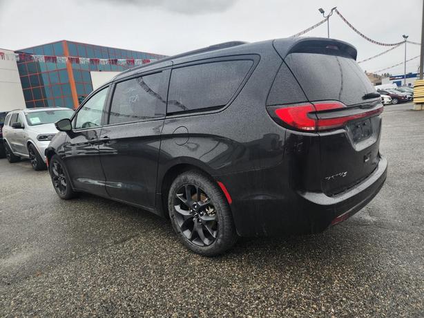 2023 Chrysler Pacifica Touring L | Power Sunroof | Remote Start | Heated Seats & image 4