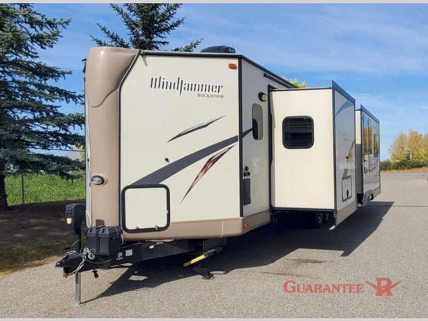 Used 2016 Forest River RV Rockwood Wind Jammer 3025W image 2