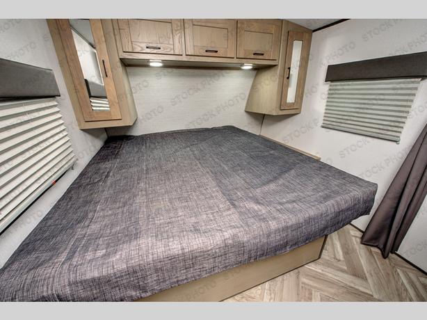 Used 2022 Cruiser Shadow Cruiser 225RBS image 5